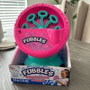 FUBBLES BUBBLE BLASTIN Bubble MACHINE Brand New Includes Bubbles
